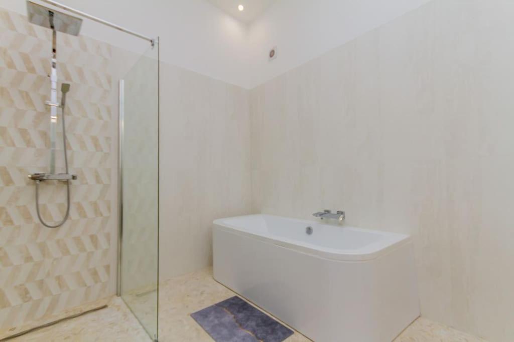 The Opulent Oasis By Newave Apartments بودابست المظهر الخارجي الصورة