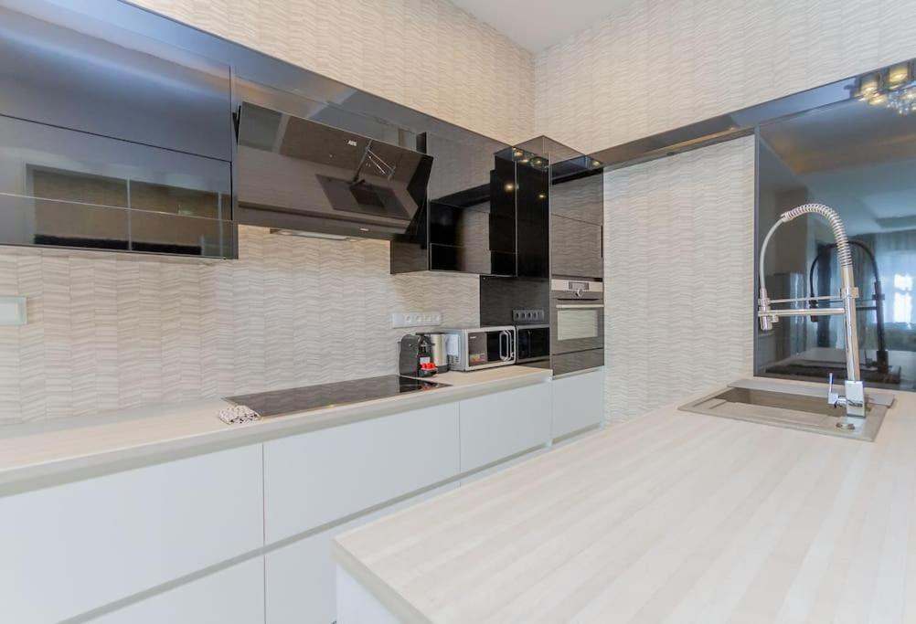 The Opulent Oasis By Newave Apartments بودابست المظهر الخارجي الصورة